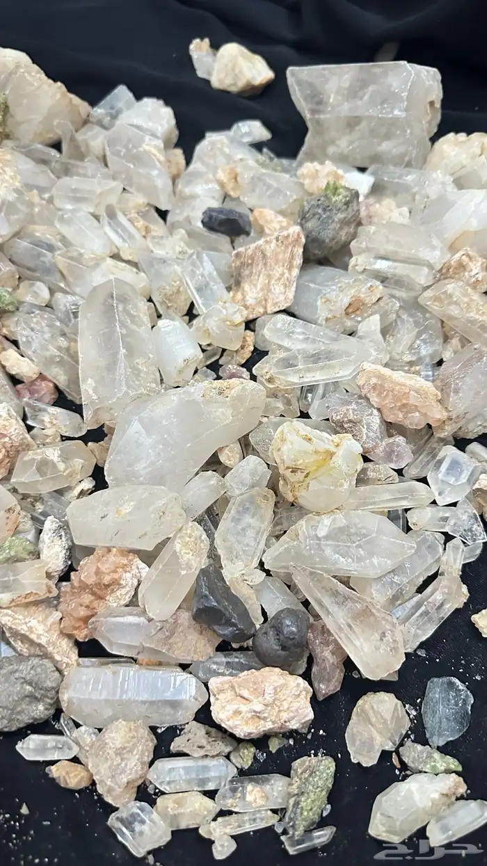 احجار مستخرجه من تحت الارض 0