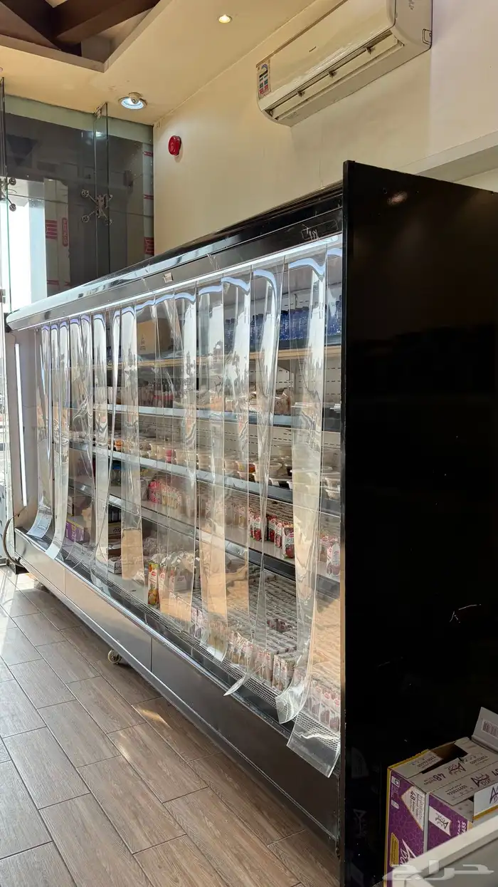 ثلاجة عرض كبيرة للبيع   حالة ممتازة 2