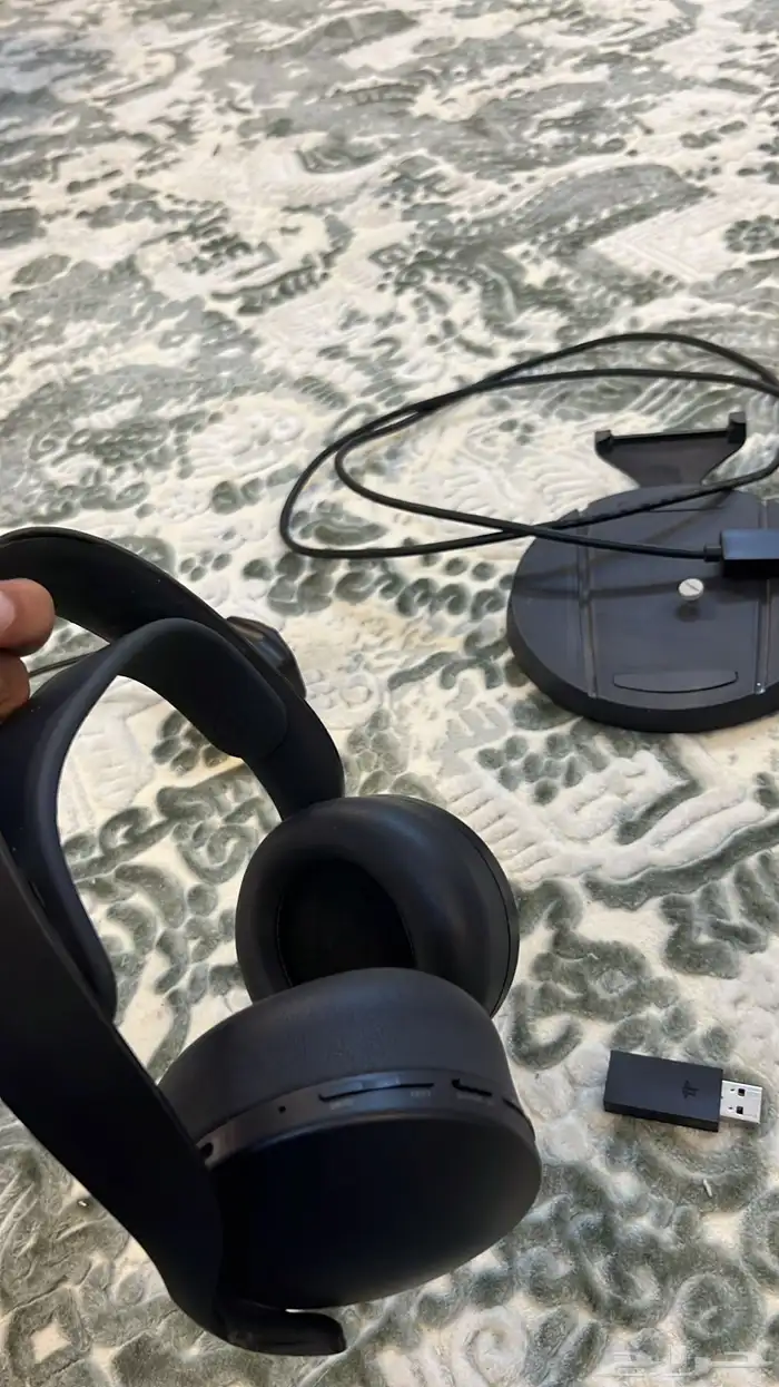 سوني 5 وشاشة قيمنق 32 مع سماعة سوني الاصلية لاسلكي وكام 3