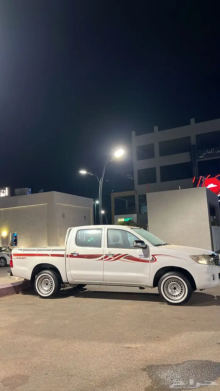 السلام عليكم اعرض لكم هايلوكس موديل 2013 5