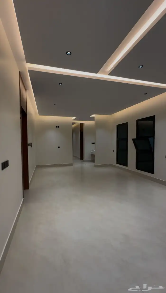 للبيع شقه علويه معها غرفه بالسطح بحى الحسام 6