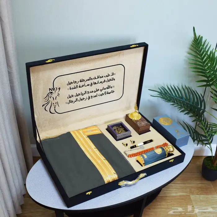 مشلح رجالي  قطعة قماش فاخرة (بشت) باللون الرمادي مع تطريز ذه 1