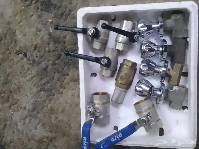 محباس هواء الاصلي واحد بوصة3 وبوصه نصف2 ومحباس دفن 4 3 0