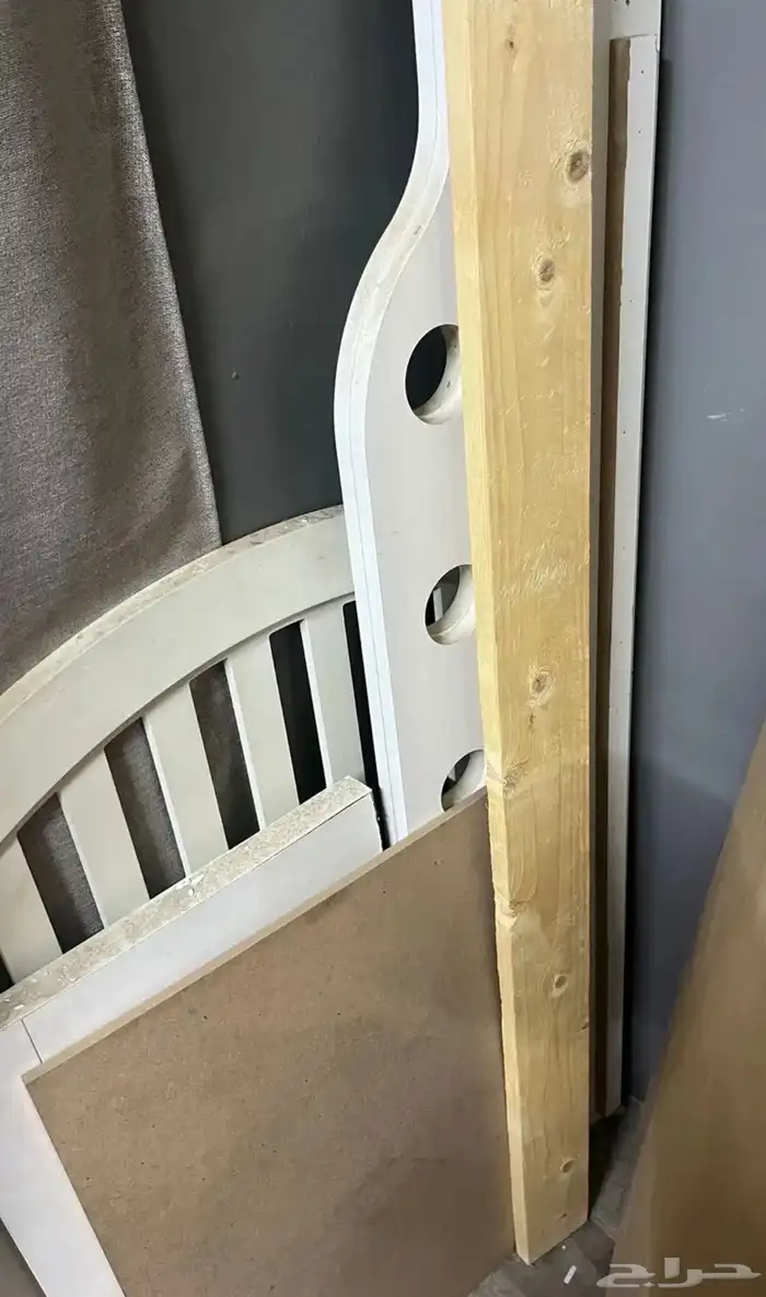 سرير اطفال مستخدم مع مرتبه 1