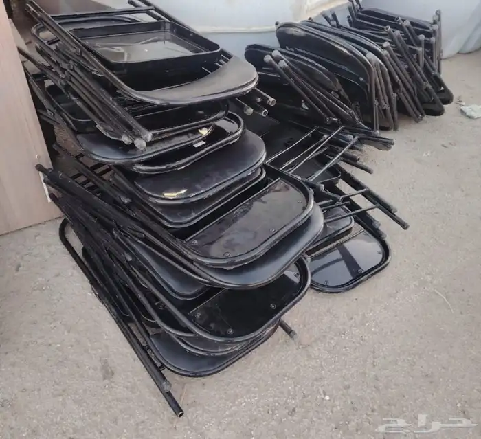 طاوله فايبر وكراسي نضيفة 2