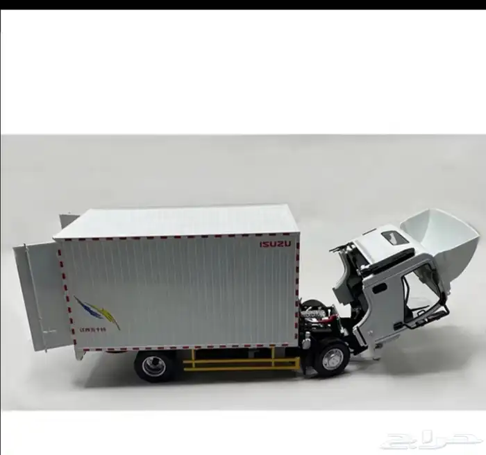 مجسم دينه isuzu 2