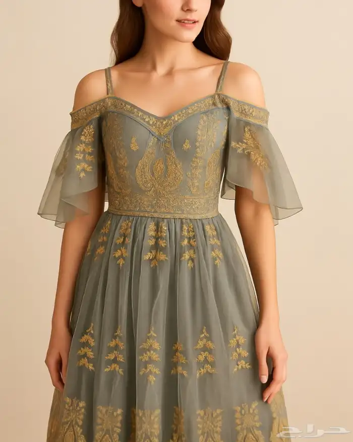 فستان للسهرات مطرز بنقوش ذهبية 0