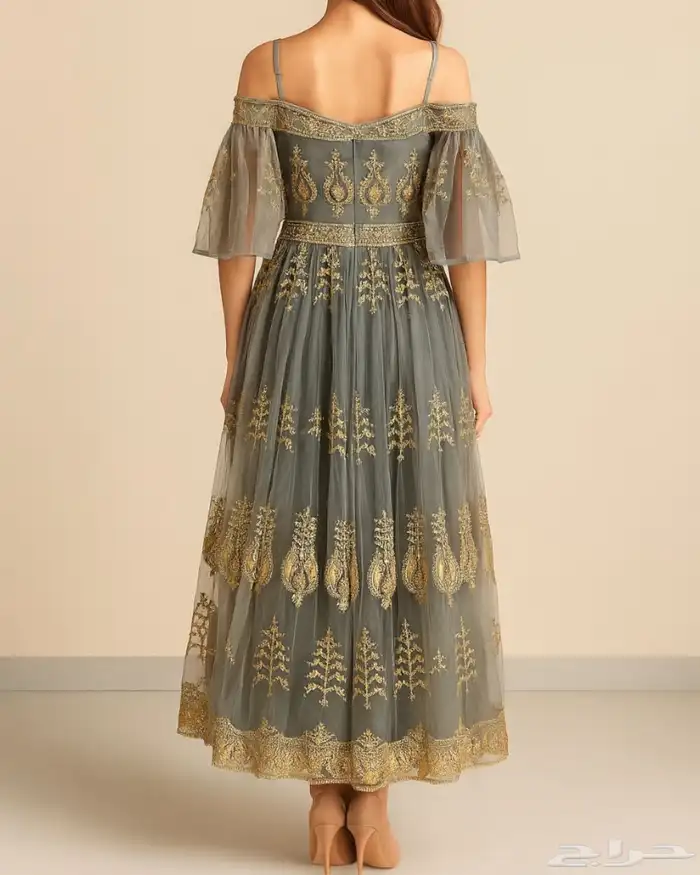 فستان للسهرات مطرز بنقوش ذهبية 3