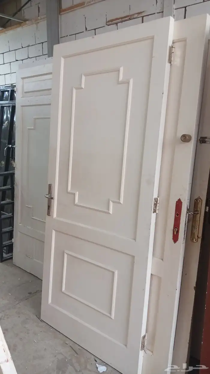 انت نبواب خشب مستخدمه وحديد والمنيوم جديد للبيع 8