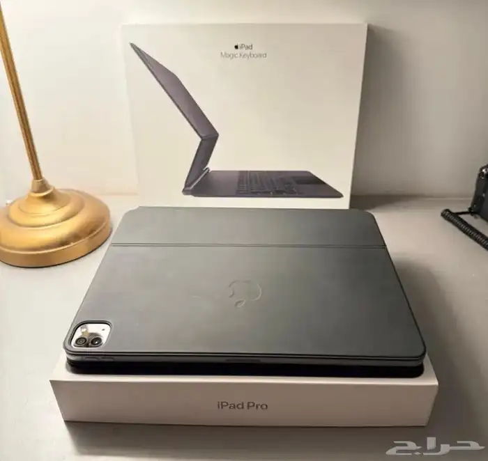 للبيع ايباد برو الجيل السادس مع ابل ماجيك كيبورد 1