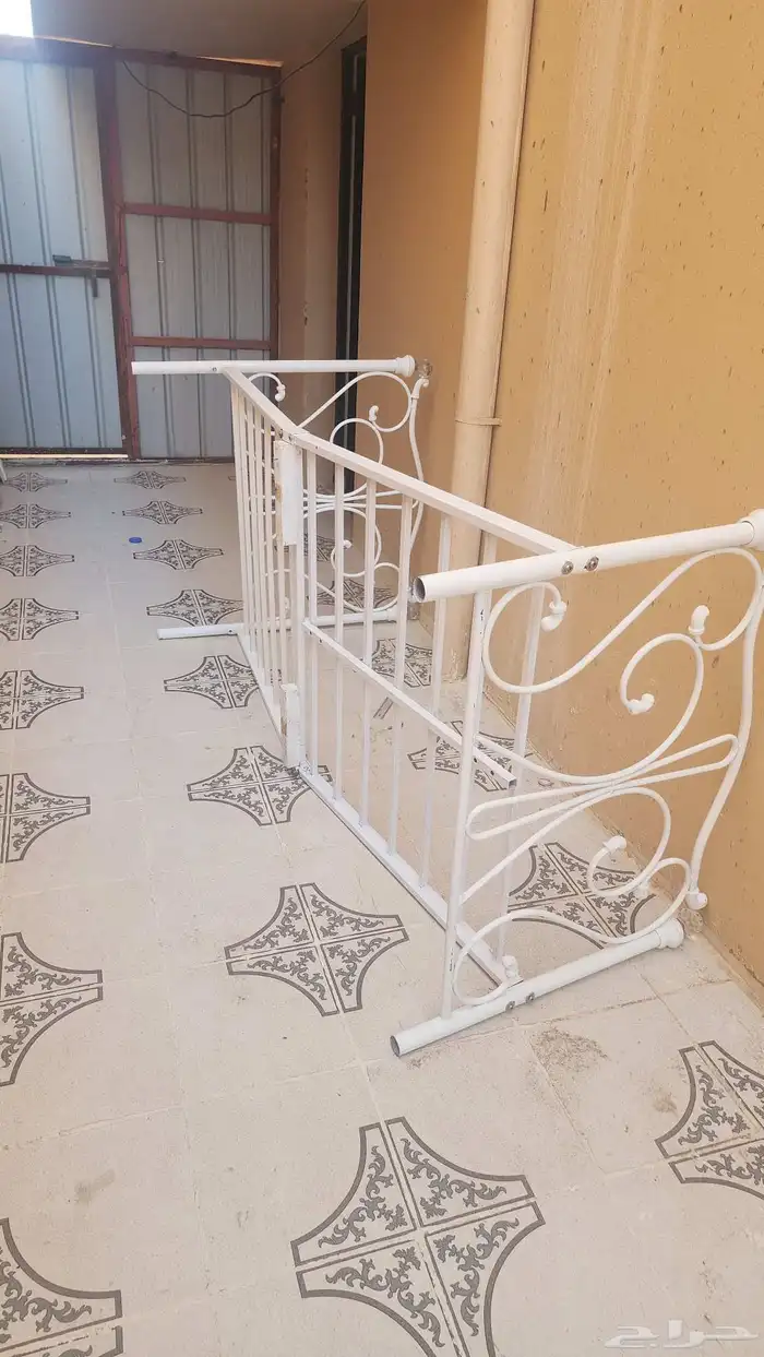 سرير حديد نفر وسرير خشب ايضا 0