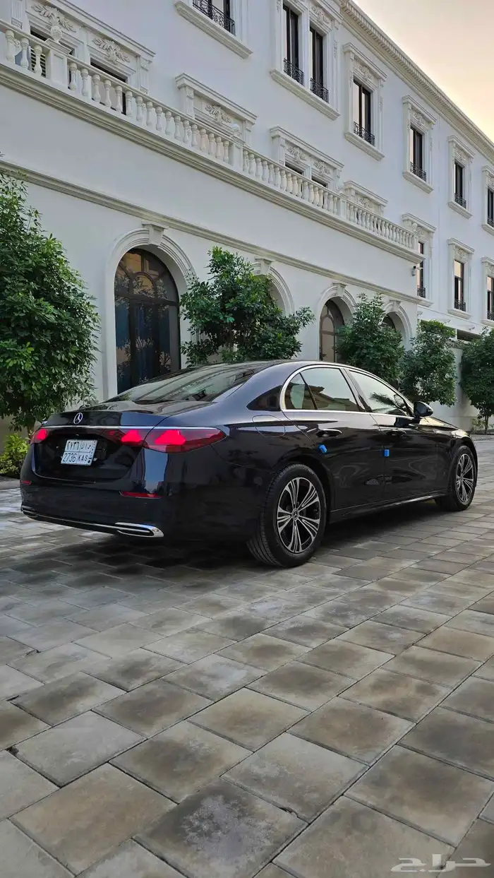 مرسيدس E200 موديل 2024 العداد 12 ألف كيلو فقط 8