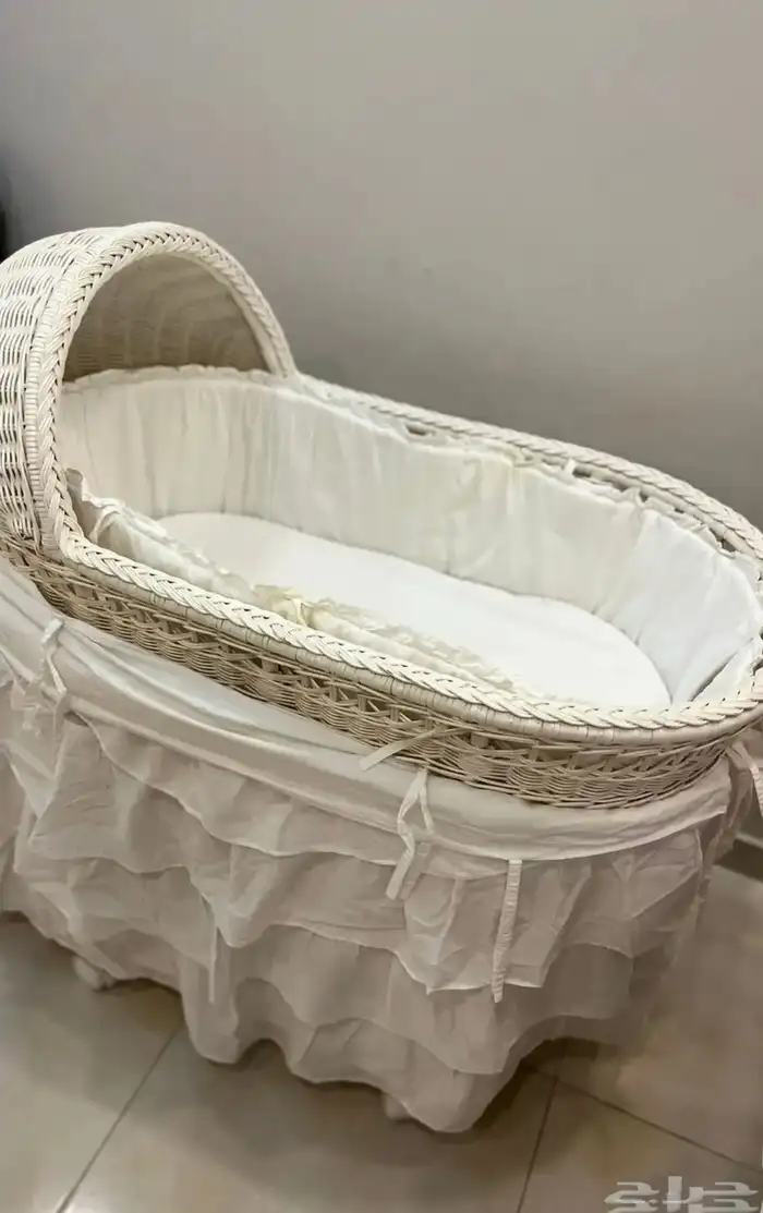 سرير أطفال من بوتري بارن- Baby crib from Pottery Barn 2