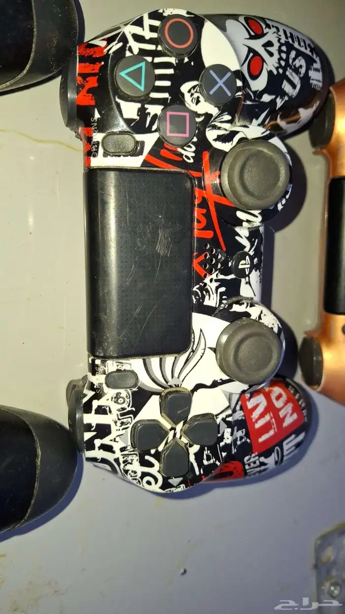 للبيع يدات سوني4 3