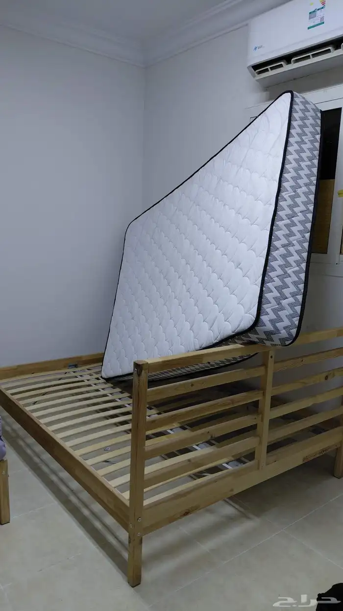 سرير ومرتبة 0