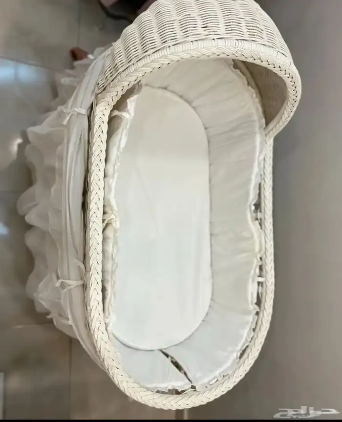 سرير أطفال من بوتري بارن- Baby crib from Pottery Barn 3