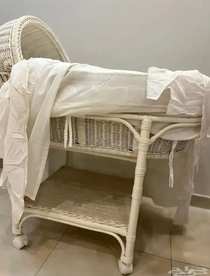 سرير أطفال من بوتري بارن- Baby crib from Pottery Barn 4