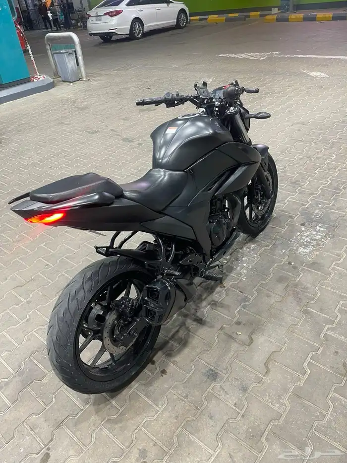 دباب ريس سوزوكي 250 cc موديل 2021 ومعاه خوذتين واغراض 3