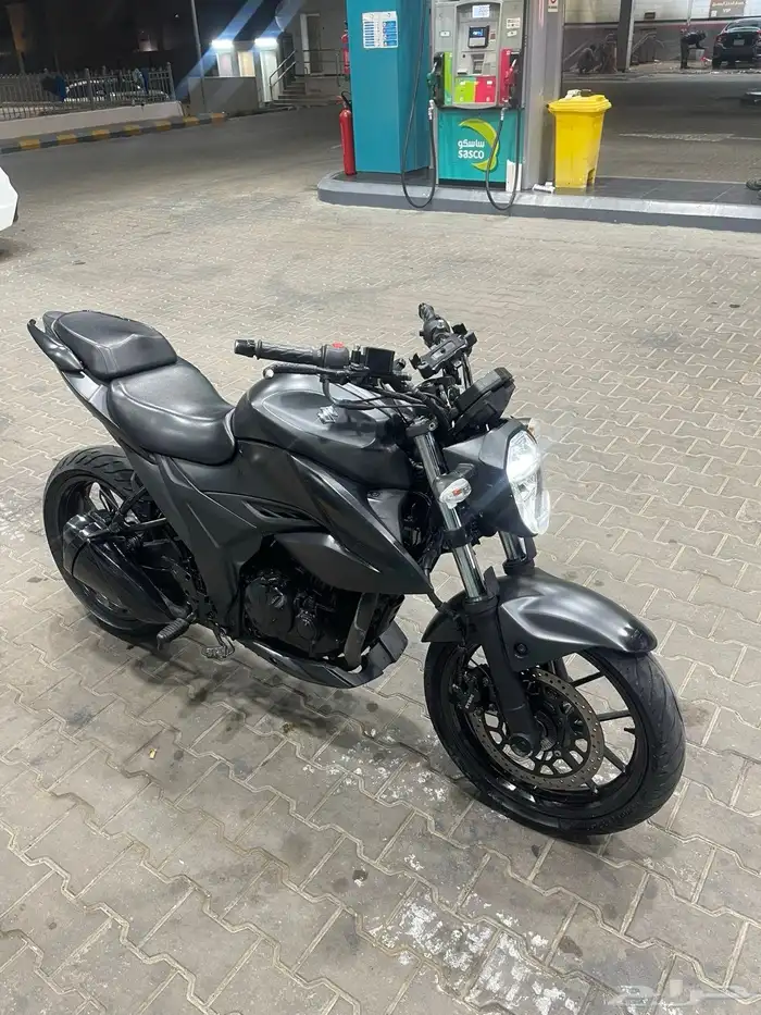 دباب ريس سوزوكي 250 cc موديل 2021 ومعاه خوذتين واغراض 6