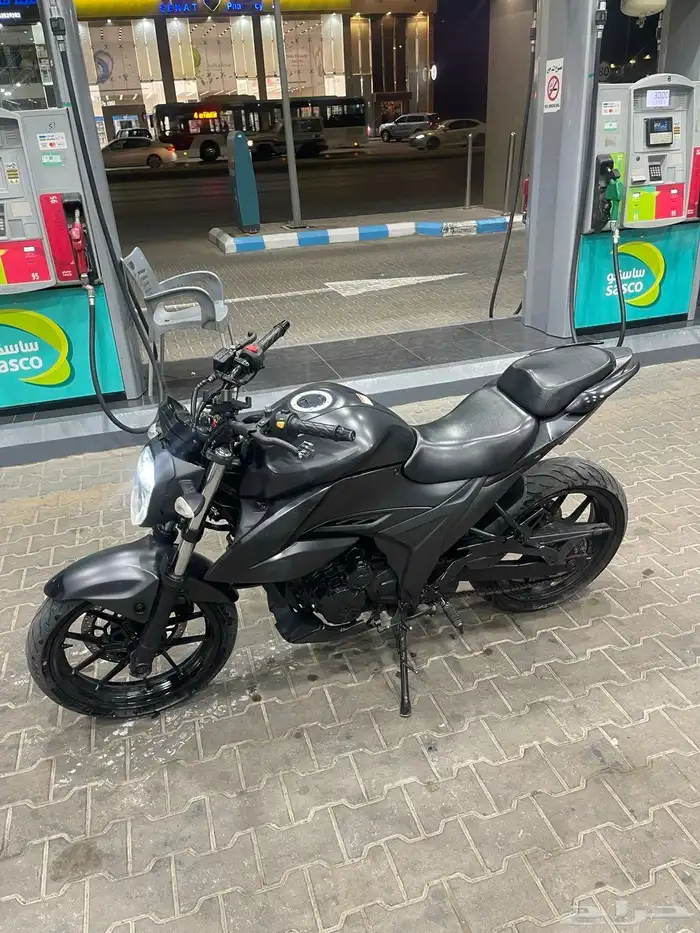 دباب ريس سوزوكي 250 cc موديل 2021 ومعاه خوذتين واغراض 6
