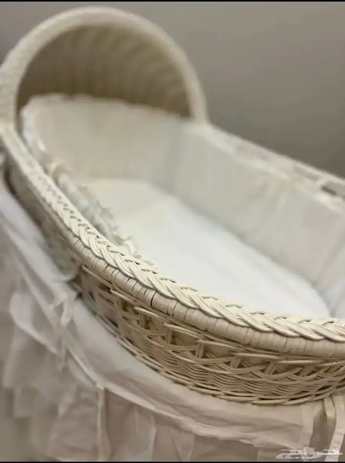 سرير أطفال من بوتري بارن- Baby crib from Pottery Barn 1
