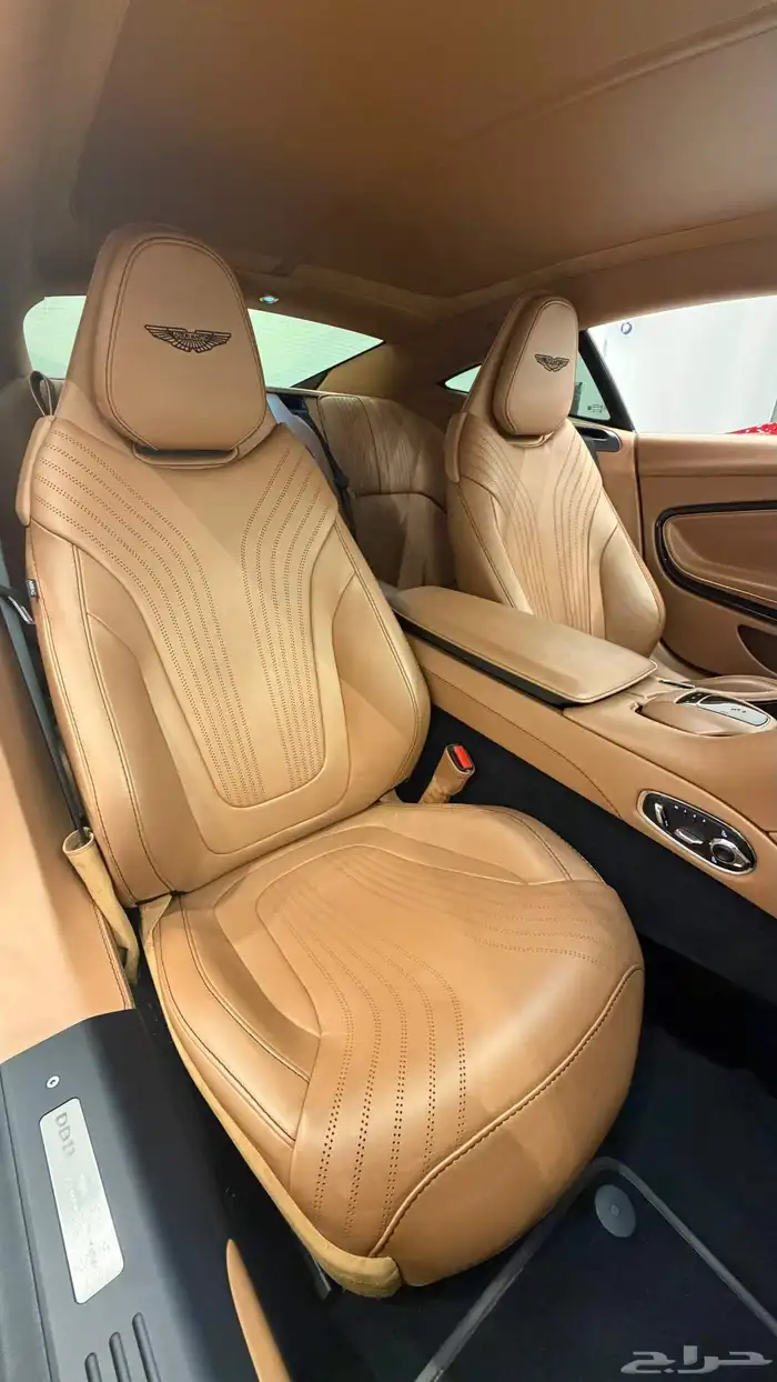 Aston Martin DB11 11