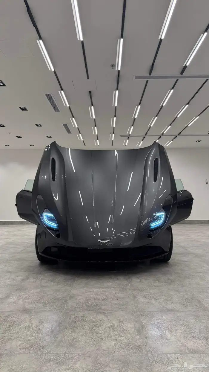 Aston Martin DB11 7
