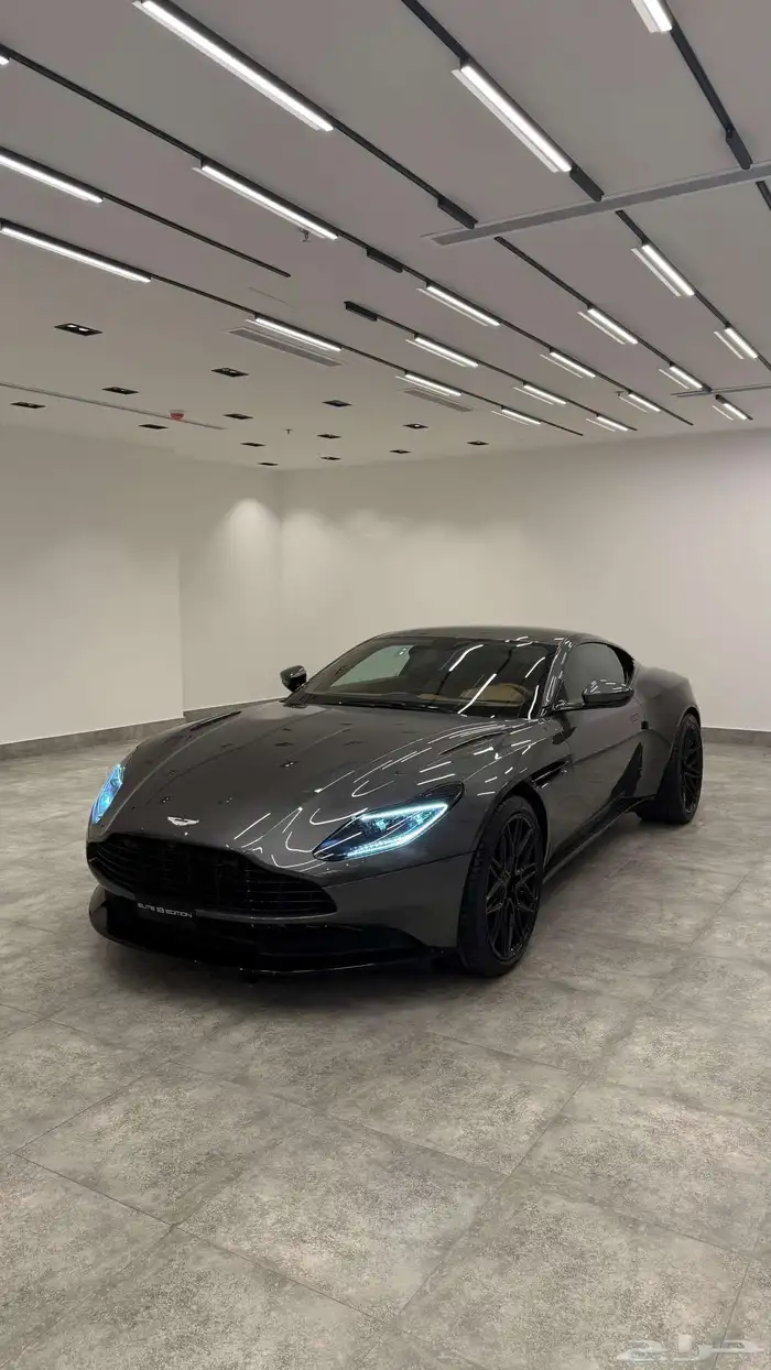 Aston Martin DB11 0