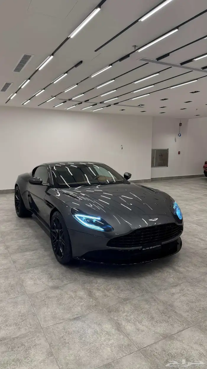 Aston Martin DB11 2