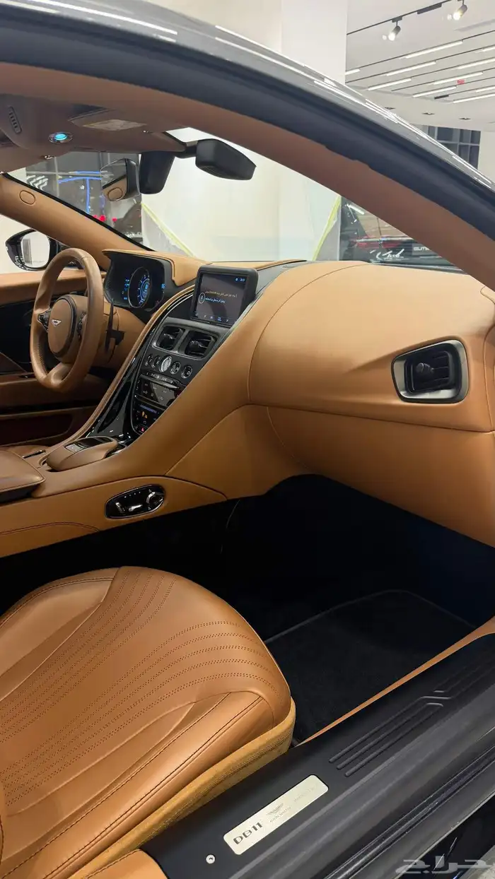 Aston Martin DB11 9