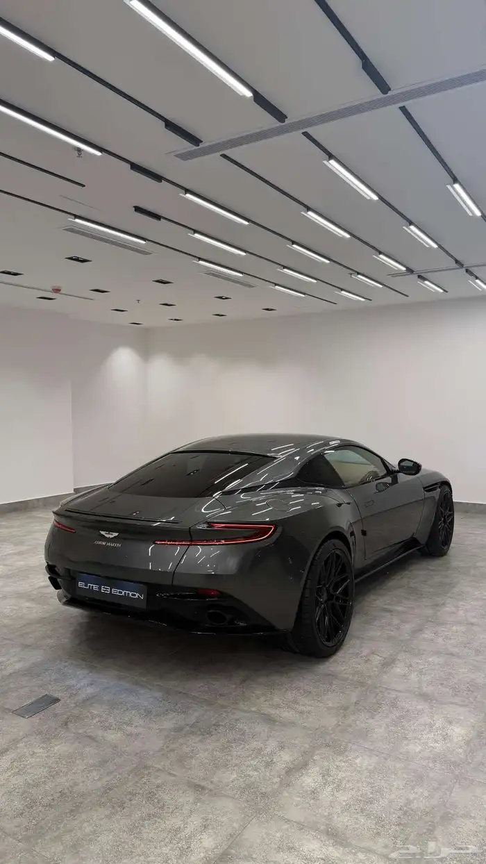 Aston Martin DB11 3
