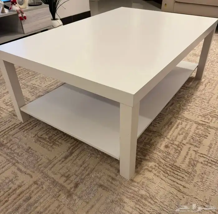 طاوله للبيع من ايكيا فيها خدوش بسيطه 0
