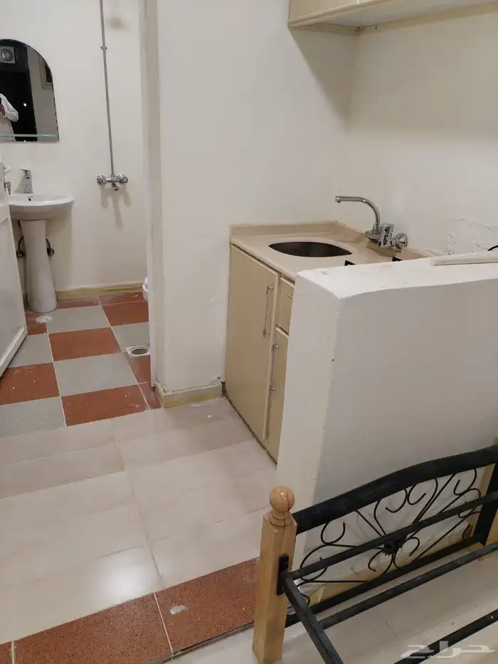 غرفة على الشارع 500 ريال 3