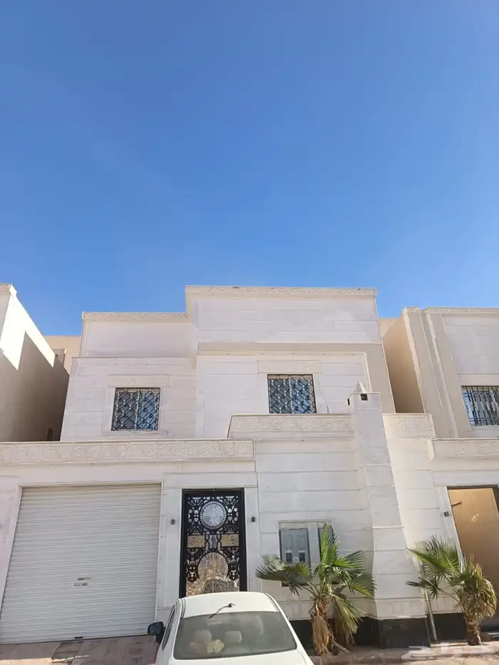 للبيع فيلا الرمال درج داخلي وشقتين 345م 0