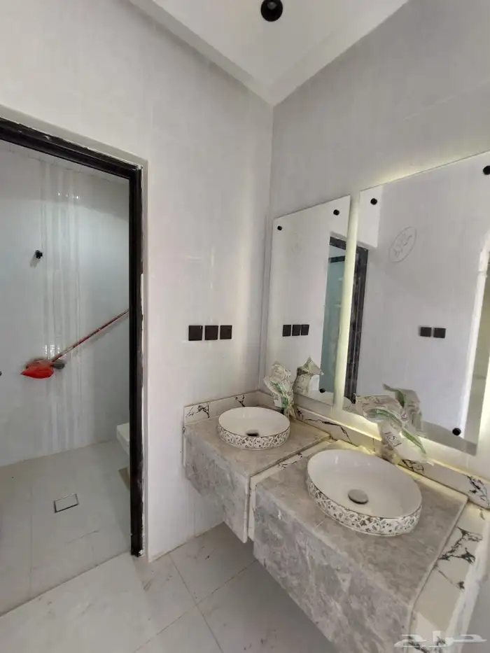 للبيع شقه تمليك أرضية نظم دبلكس مخطط 71 جديدة مدخل خاص 5