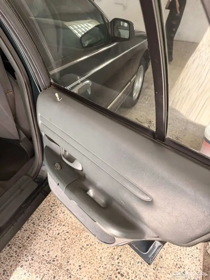 فورد فكتوريا موديل 97 نظيف جدا من برا ومن جوا 4