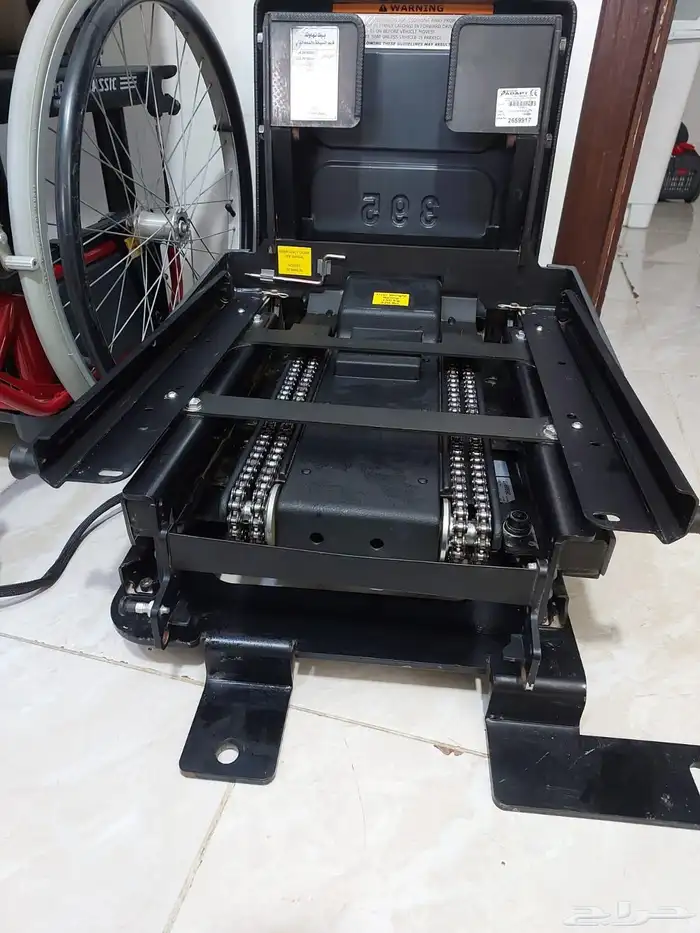 كرسي سيارة متحرك كهربائي ل كبار السن و احتياجات خاصة و الهمم 5