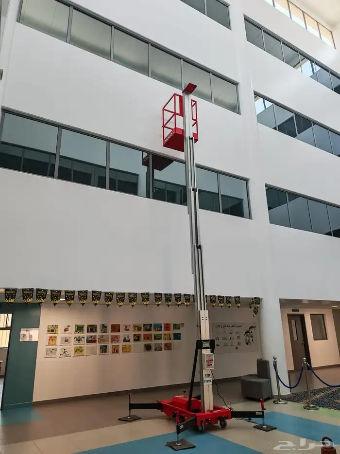 سلم عمودي كهربائي ارتفاع 12 متر وزنه نص طن للايجار 0