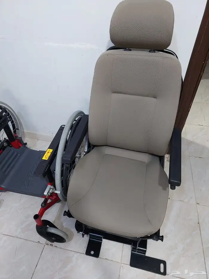 كرسي سيارة متحرك كهربائي ل كبار السن و احتياجات خاصة و الهمم 3