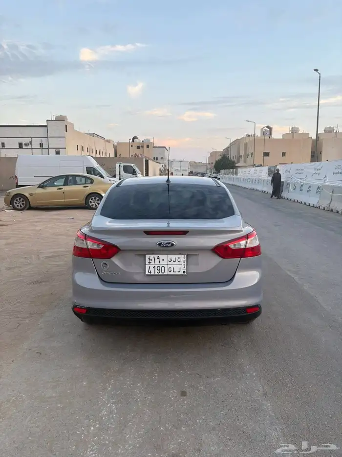 للبيع فورد 2014 مخزنه 10