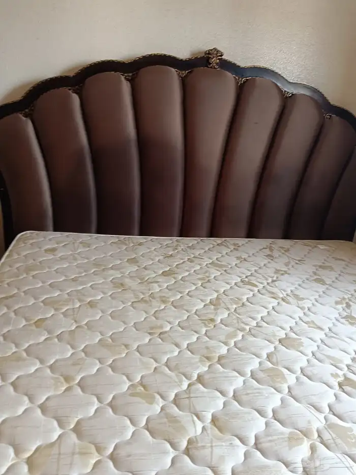 سرير كبير مع المرتبه 2