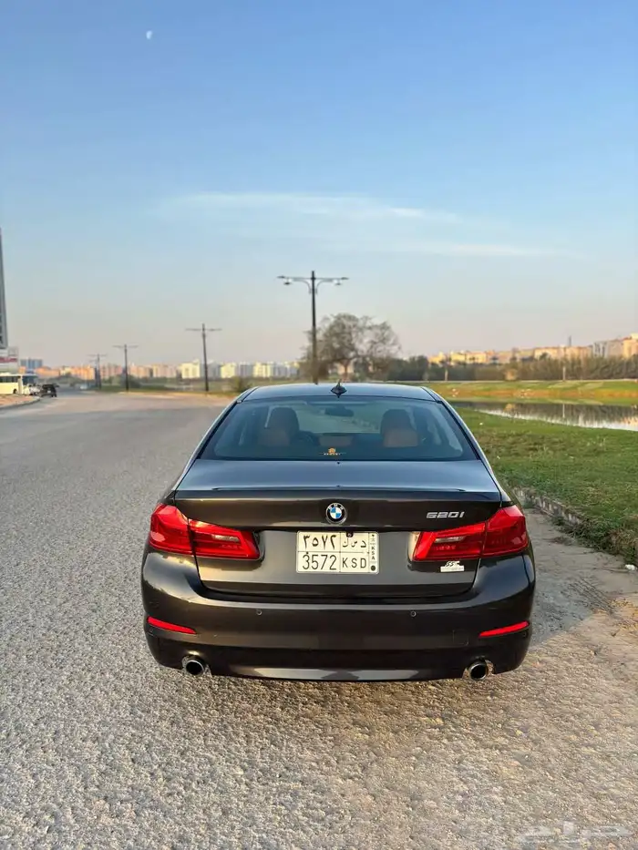 بي ام 2018 فئة 520i 3