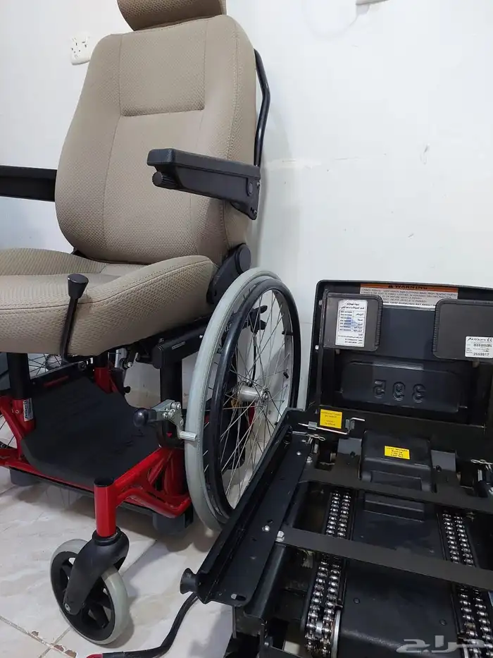 كرسي سيارة متحرك كهربائي ل كبار السن و احتياجات خاصة و الهمم 6