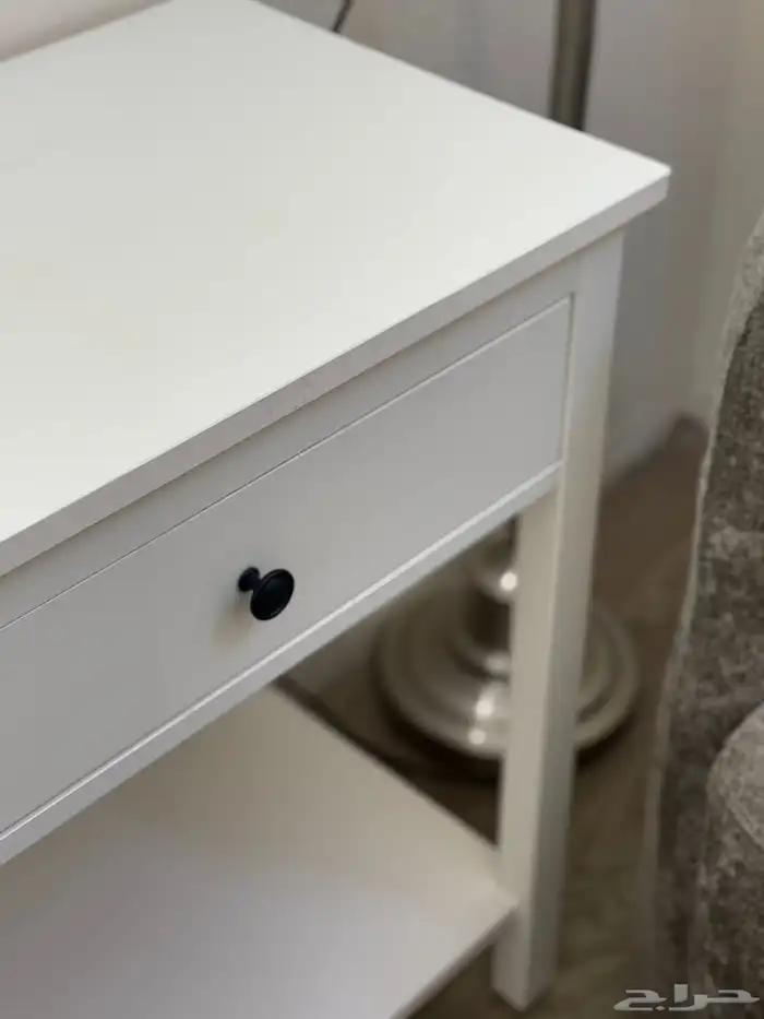 سرير وكومدينا وطاوله للبيع 14