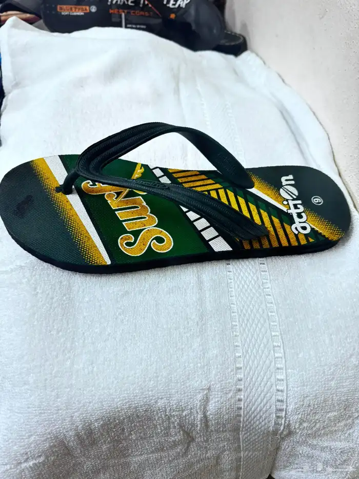 للبيع جزمات اسبورت وا اسليبر بي أسعار الجمله 15