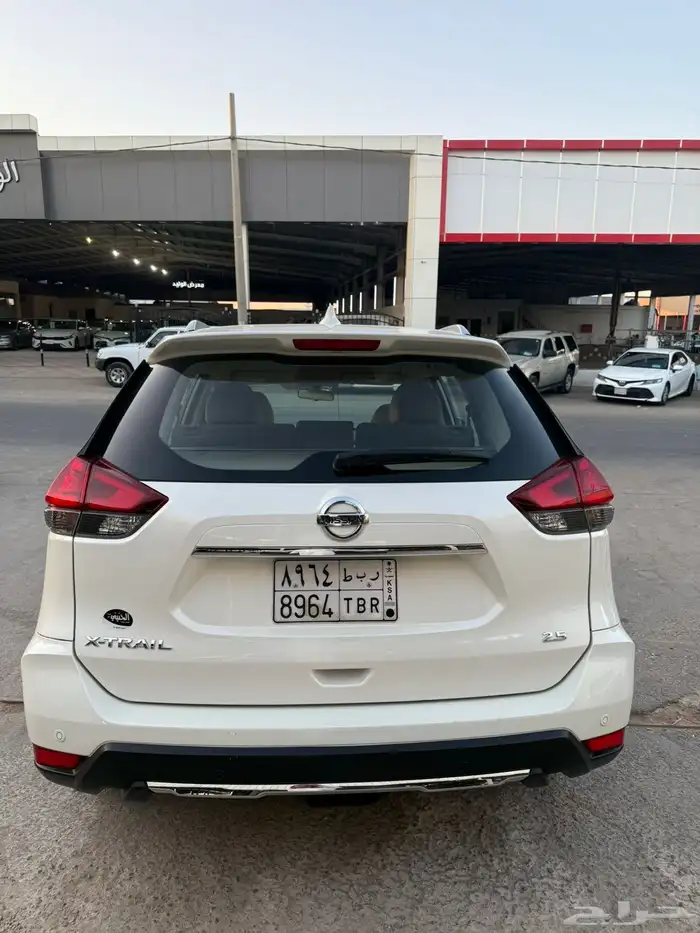 نسيان اكستريل 2022 ابيض 5 ركاب عداد 130 الف 6