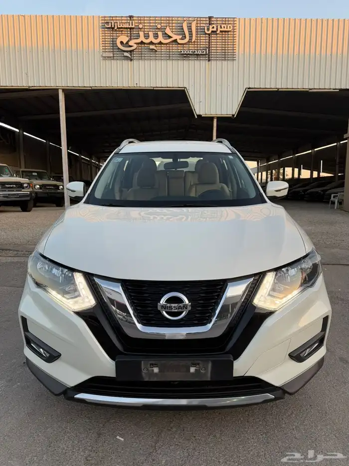 نسيان اكستريل 2022 ابيض 5 ركاب عداد 130 الف 2