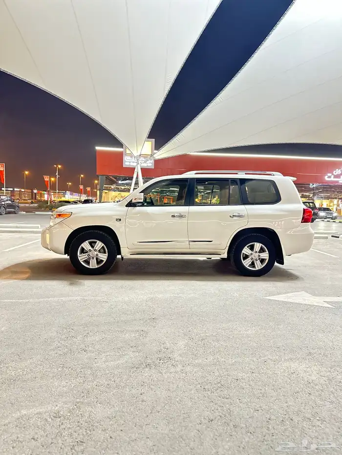 لاندكروزر جي اكس ار 2015 فل كامل للبيع 0