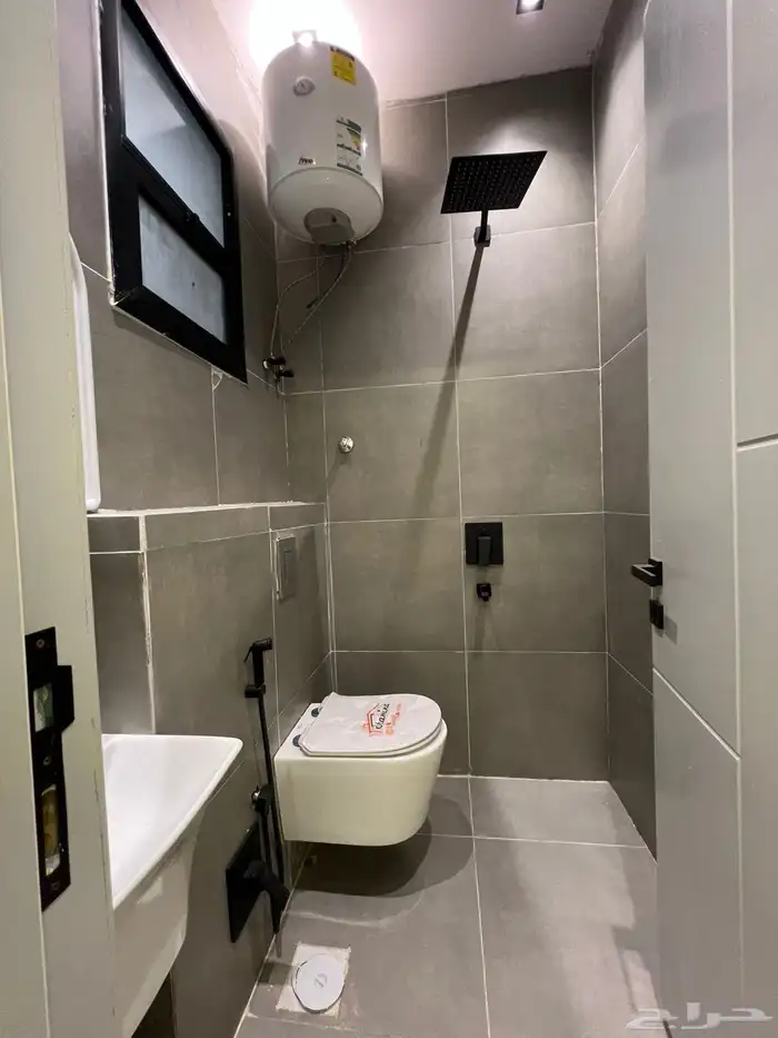 دور علوي مع شقه  دور أرضي 8