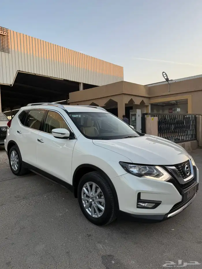 نسيان اكستريل 2022 ابيض 5 ركاب عداد 130 الف 4